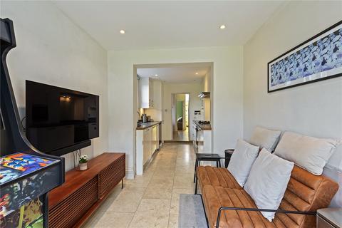31 Avenue Road, Hampton, TW12 2BH