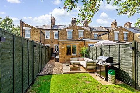31 Avenue Road, Hampton, TW12 2BH