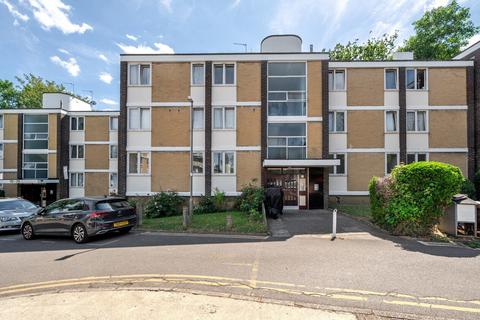 Winterfold Close, London, SW19