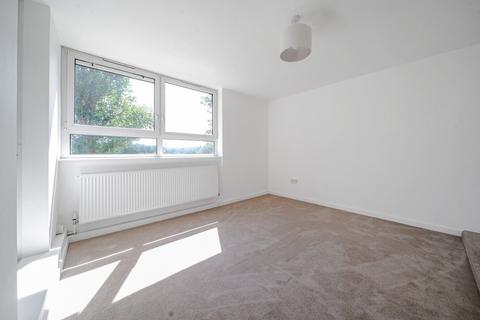 3 bedroom flat for sale, Winterfold Close, London, SW19