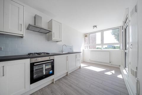 3 bedroom flat for sale, Winterfold Close, London, SW19
