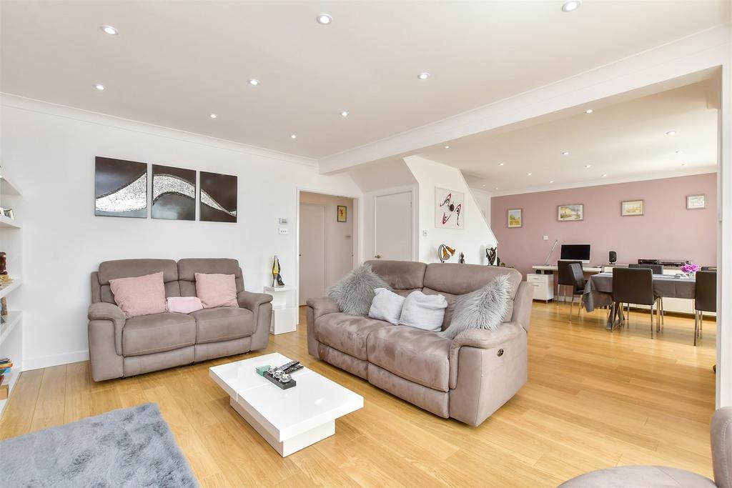 Lounge/ Dining Room