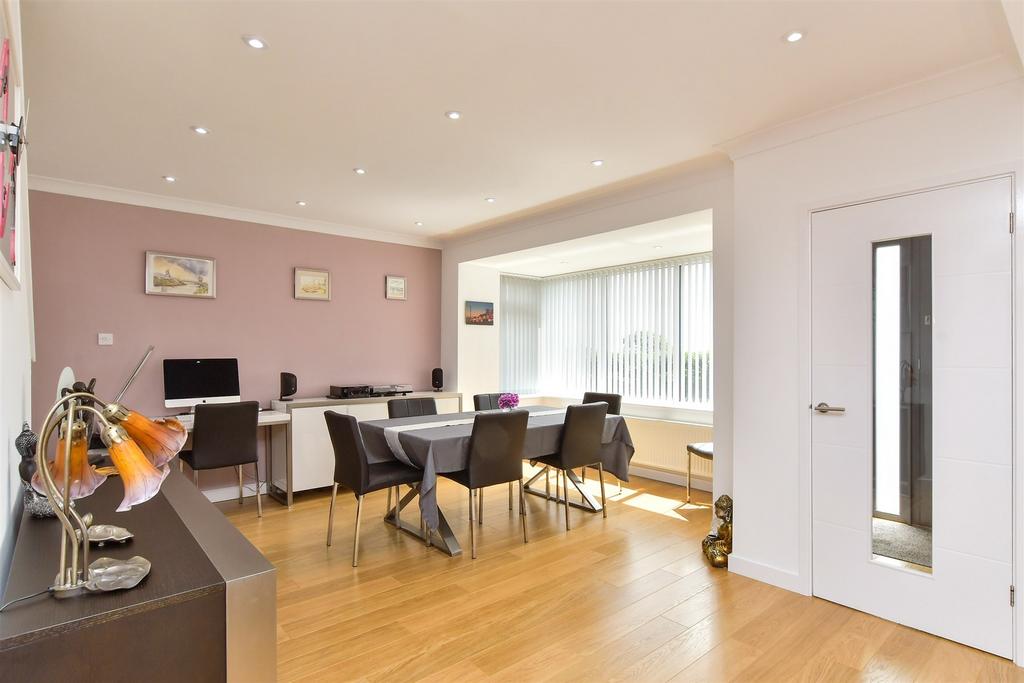 Lounge/ Dining Room