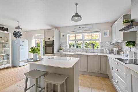 22 Castell Close, Hilperton, Trowbridge, BA14 7UJ