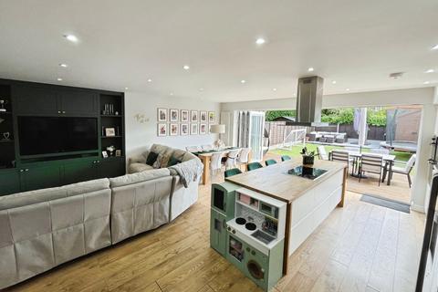 4 bedroom semi-detached house for sale, Parrs Wood Road, Didsbury, Manchester, M20
