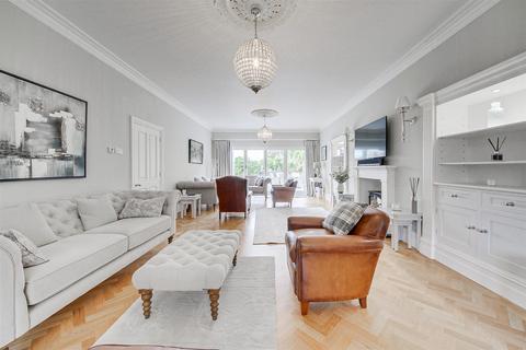 6 bedroom detached house to rent, Waterloo Road, Southport PR8