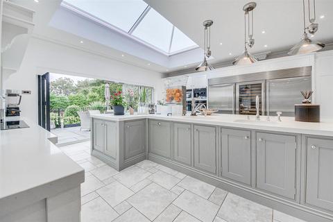6 bedroom detached house to rent, Waterloo Road, Southport PR8