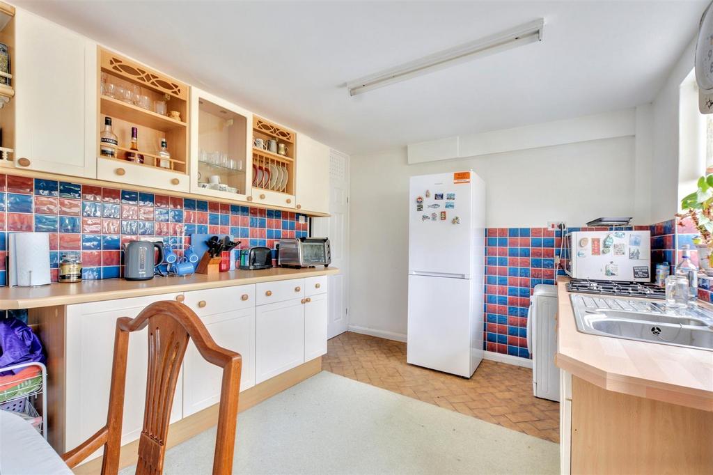 Kitchen 2.jpeg