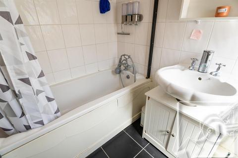 10 Wilfred Street, Gravesend, DA12 2HA