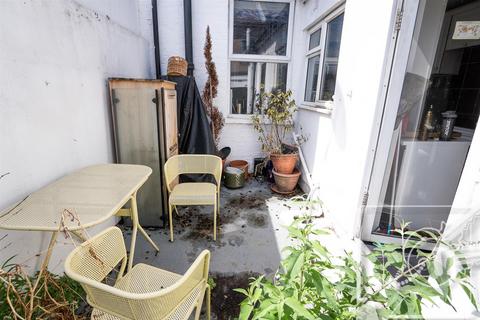 10 Wilfred Street, Gravesend, DA12 2HA