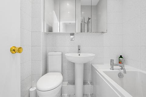 2 bedroom flat for sale, Nottingham Road, London