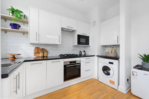 2 bedroom flat for sale, Nottingham Road, London