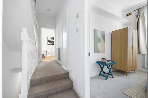 2 bedroom flat for sale, Nottingham Road, London