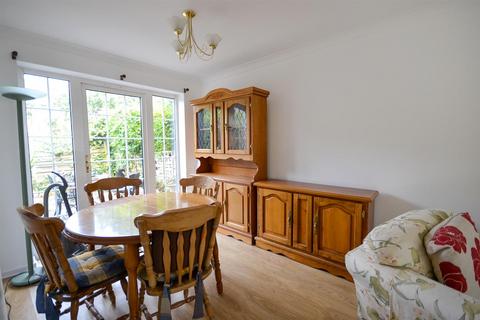 3 bedroom semi-detached house for sale, Chatsworth Avenue, Radcliffe on Trent, Nottingham