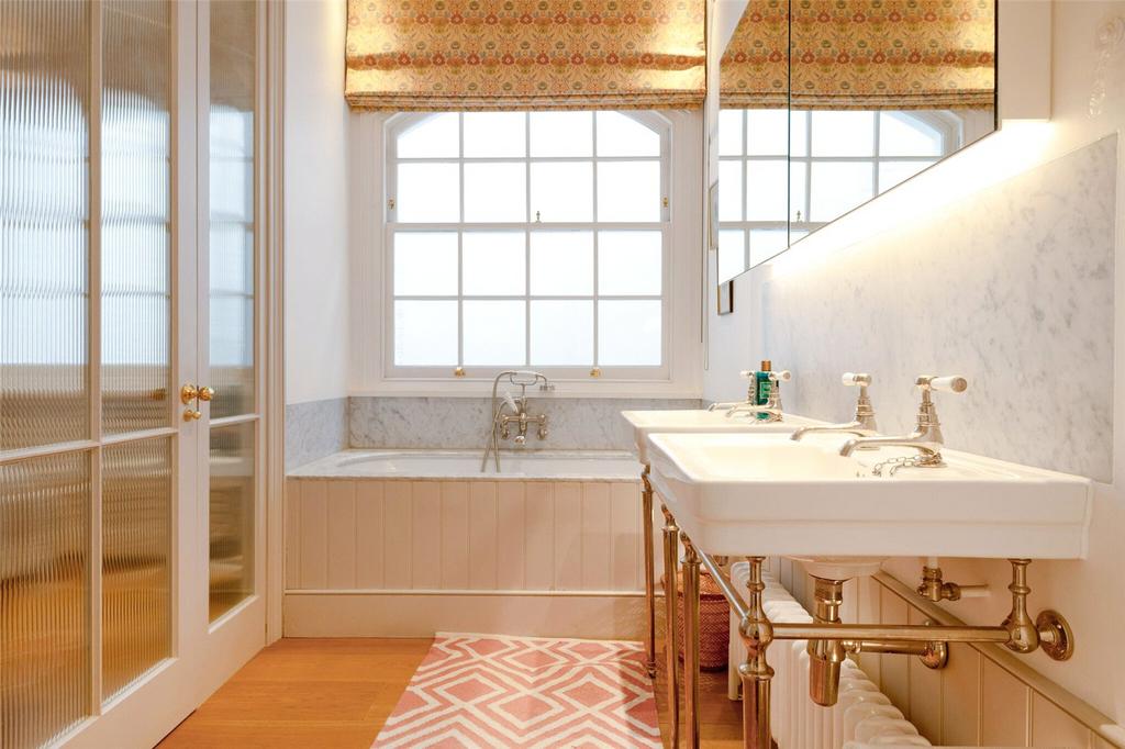 En Suite Bathroom