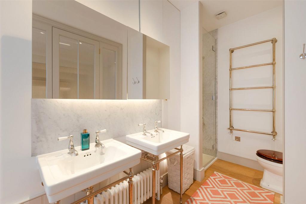 En Suite Bathroom