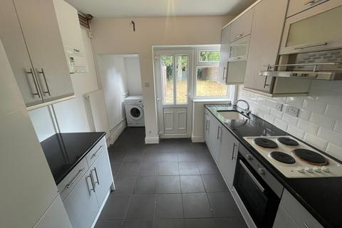 3 bedroom semi-detached house to rent, Melville Road, Ipswich IP4