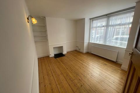 3 bedroom semi-detached house to rent, Melville Road, Ipswich IP4