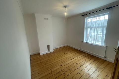3 bedroom semi-detached house to rent, Melville Road, Ipswich IP4