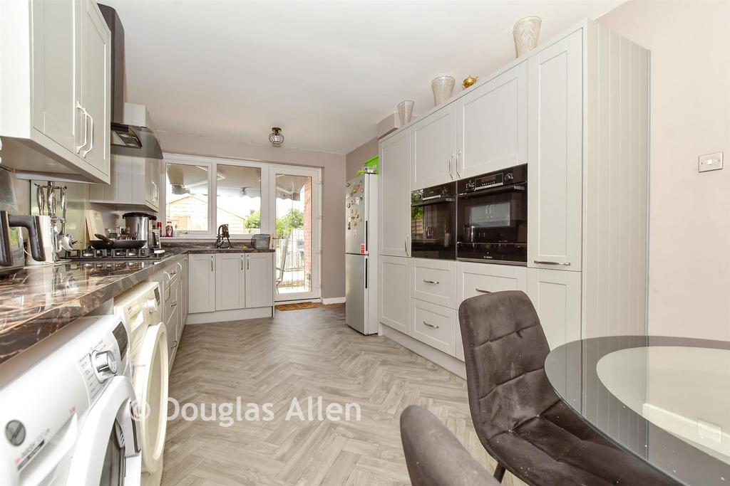 Kitchen /Breakfast Room