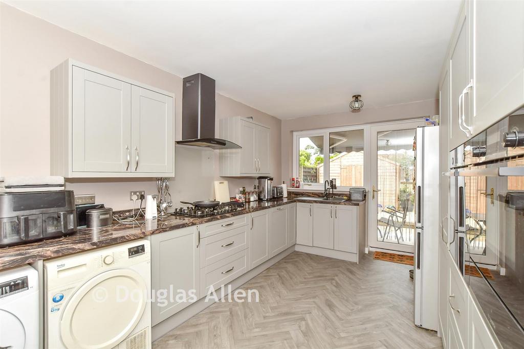 Kitchen /Breakfast Room