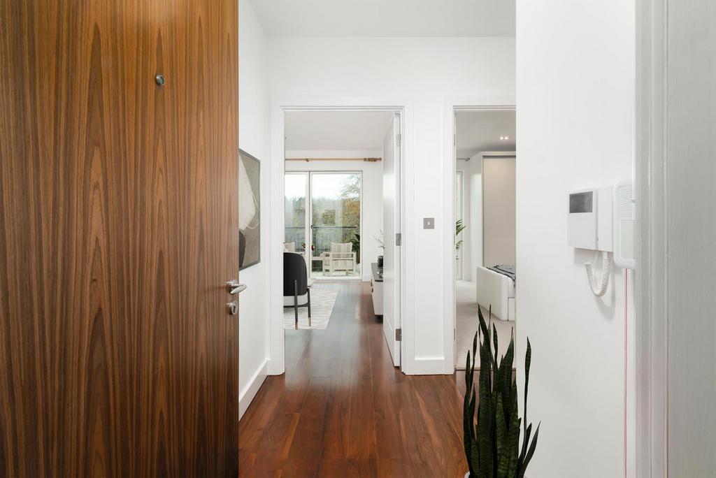 Apt16-entrance-vs.jpg