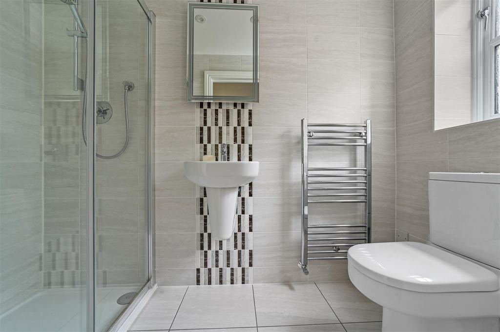 En suite to bedroom two