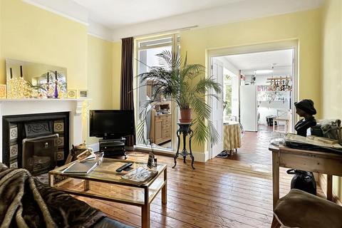 4 bedroom terraced house for sale, Humberstone Road, Cambridge CB4
