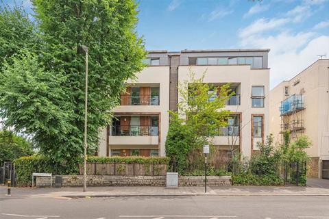 18, New Gothic Lodge, 1 Old Devonshire Road, London, SW12 9RE