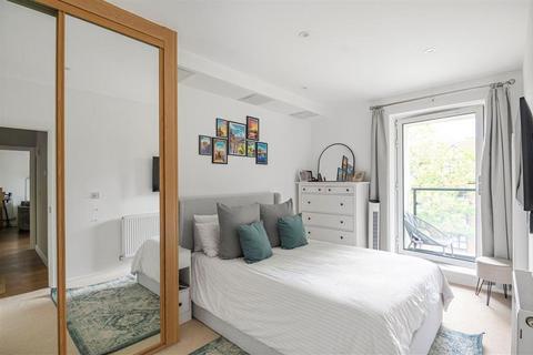 18, New Gothic Lodge, 1 Old Devonshire Road, London, SW12 9RE
