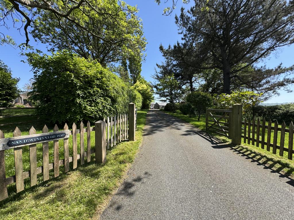 ENTRANCE & HOUSE