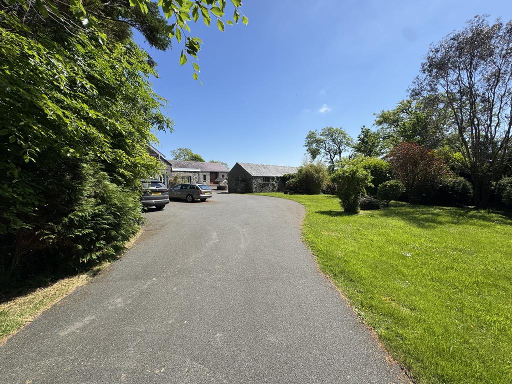ENTRANCE & HOUSE