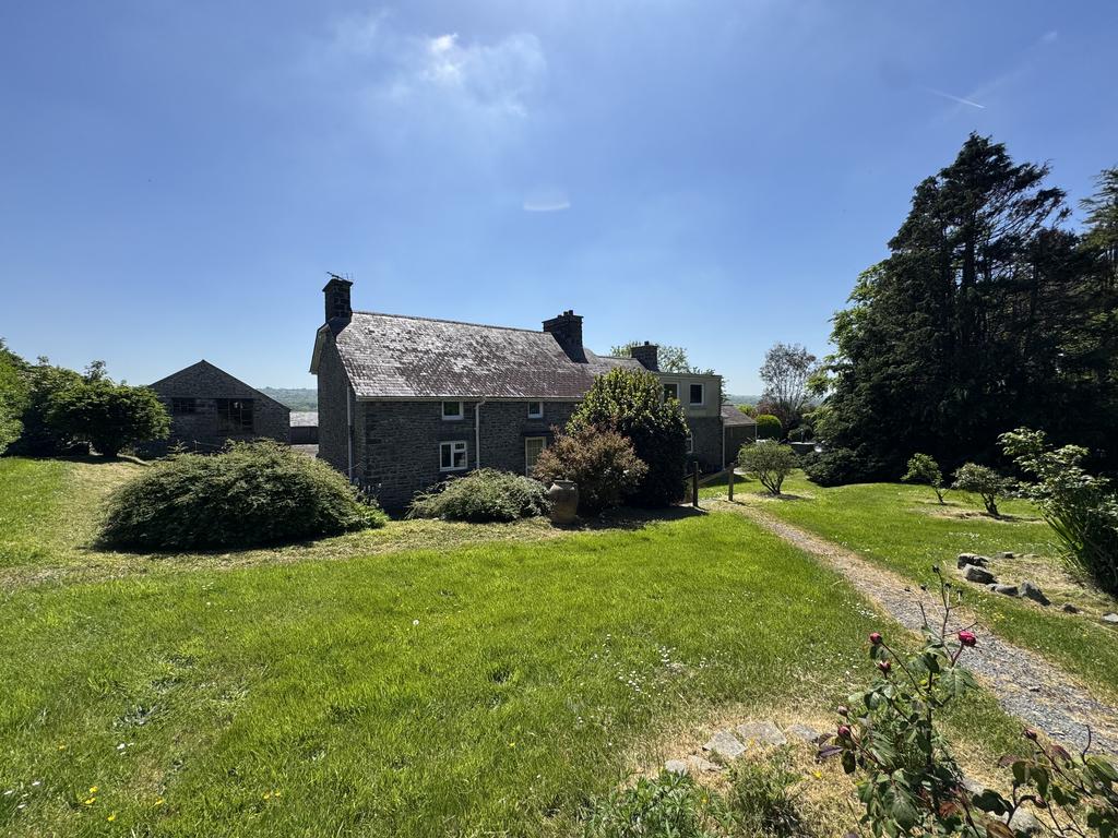 ENTRANCE & HOUSE