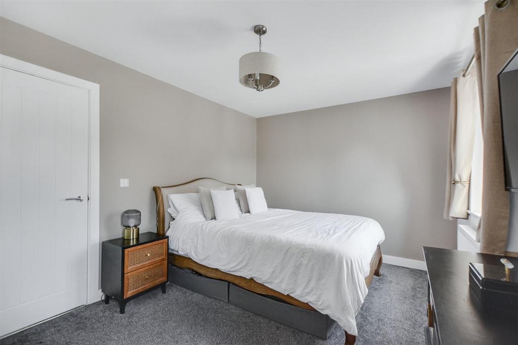 Bedroom 1 3.jpeg