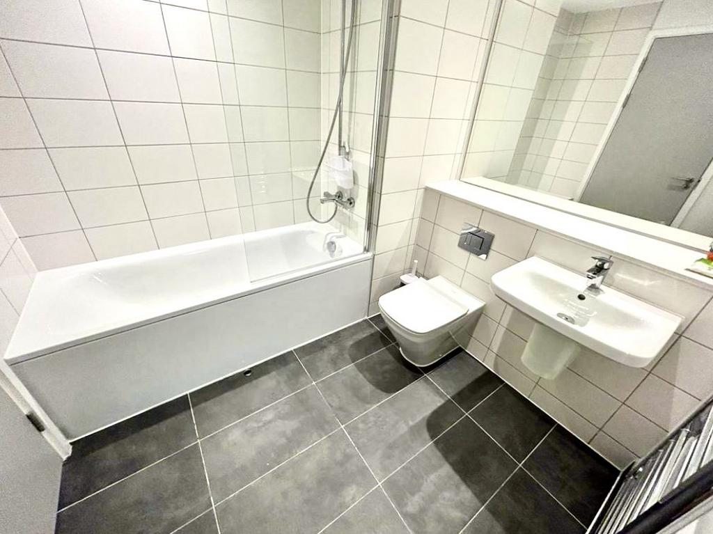 Jack &amp; Jill Bathroom