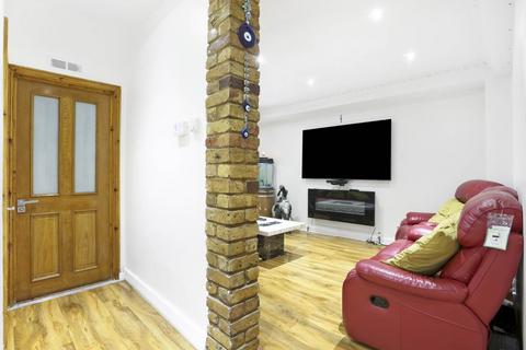 undefined, Shacklewell Lane, Dalston