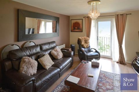 2 bedroom flat for sale, Burket Close, Southall UB2