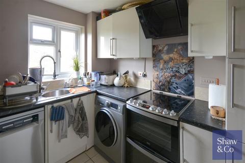 2 bedroom flat for sale, Burket Close, Southall UB2