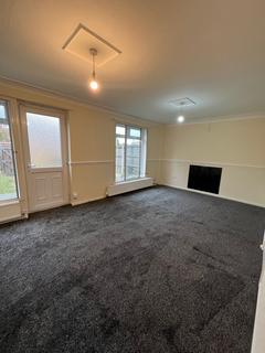 2 bedroom terraced house to rent, Kincraig Close, Manchester M11