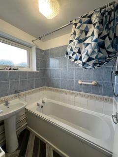 2 bedroom terraced house to rent, Kincraig Close, Manchester M11