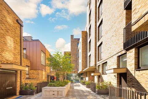 Hand Axe Yard, London WC1X