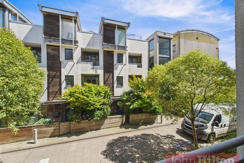 4 bedroom house to rent, Kingscote Way, Brighton