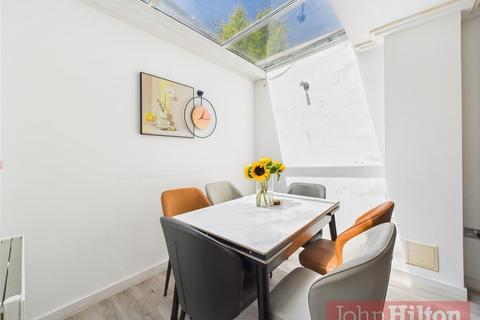 4 bedroom house to rent, Kingscote Way, Brighton