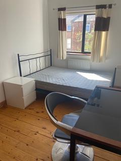 5 bedroom flat to rent, Victor Court, Arthur Street, Nottingham NG7