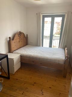 5 bedroom flat to rent, Victor Court, Arthur Street, Nottingham NG7