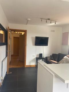 5 bedroom flat to rent, Victor Court, Arthur Street, Nottingham NG7