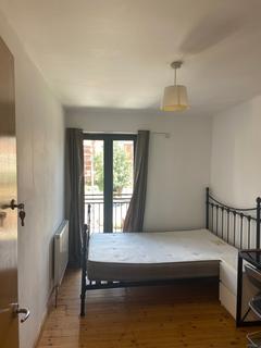 5 bedroom flat to rent, Victor Court, Arthur Street, Nottingham NG7