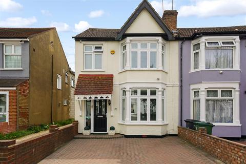 4 bedroom end of terrace house for sale, Middleton Avenue, London E4