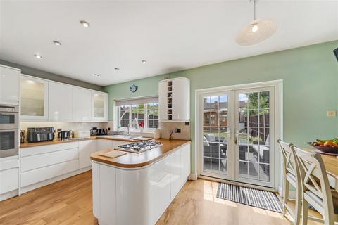 4 bedroom end of terrace house for sale, Middleton Avenue, London E4