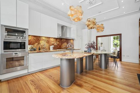 undefined, Endsleigh Street, London, WC1H